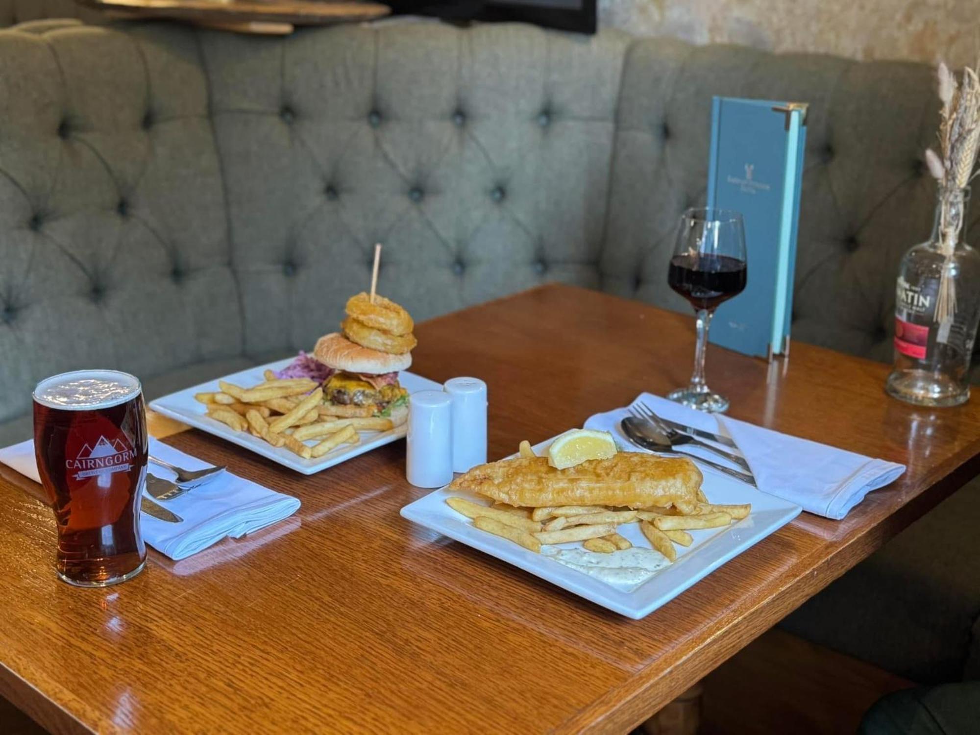 קינגוסי Duke Of Gordon Hotel מראה חיצוני תמונה