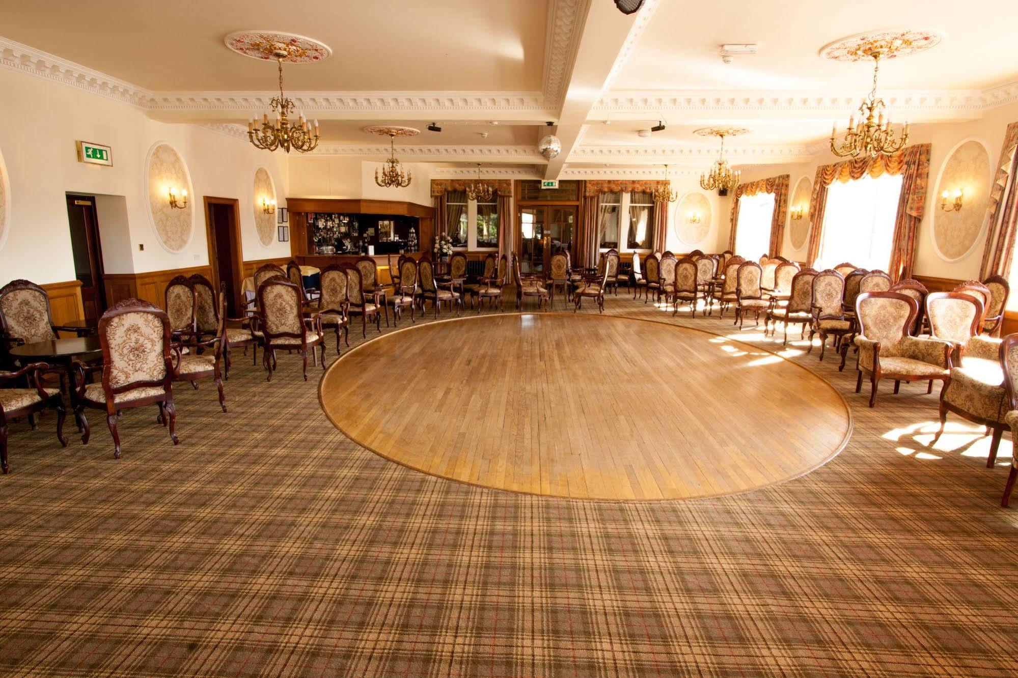 קינגוסי Duke Of Gordon Hotel מראה חיצוני תמונה